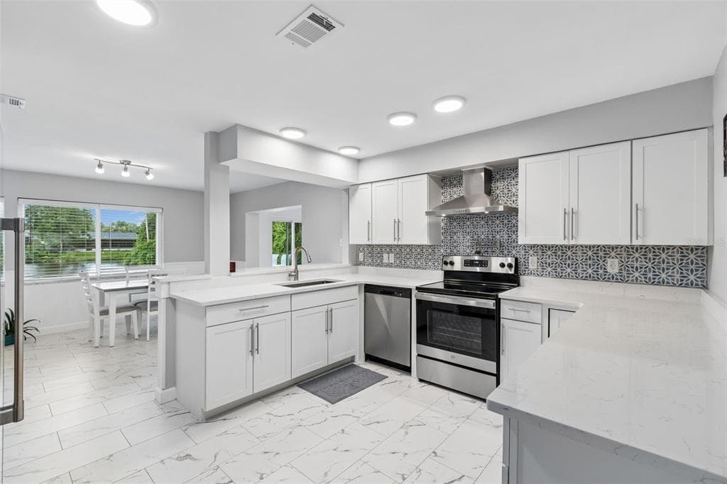8120 BROWN PELICAN AVENUE, NEW PORT RICHEY, FL 34653 — zdjęcie 4