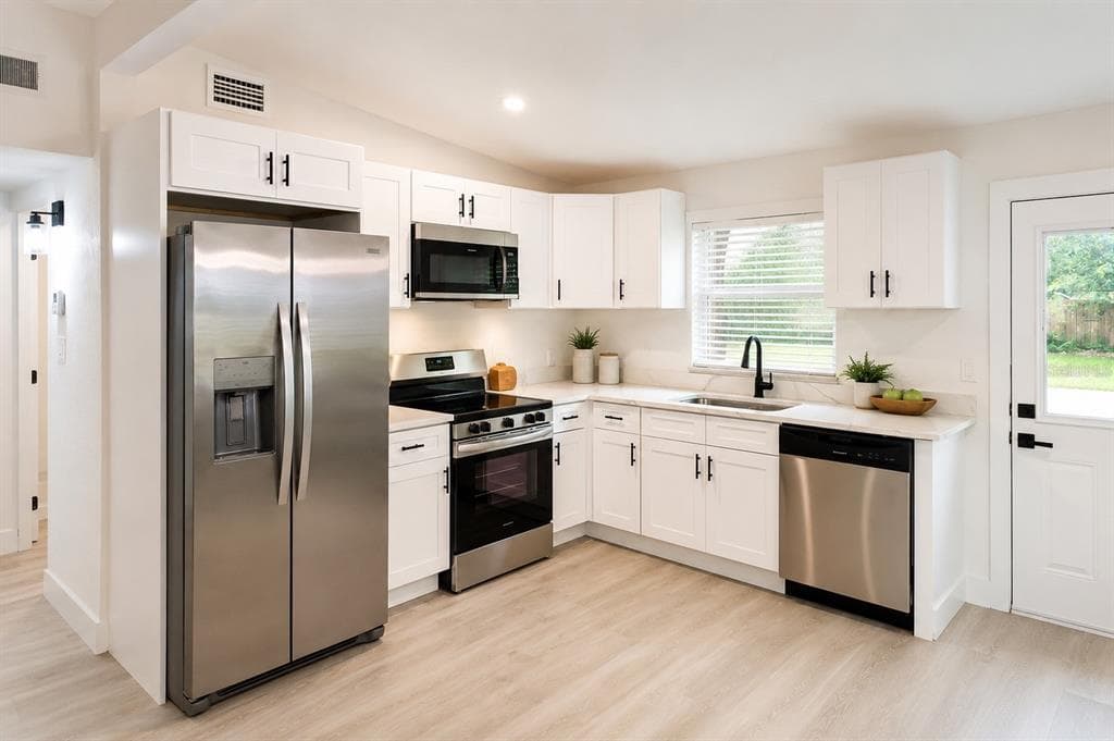 9001 82ND STREET, SEMINOLE, FL 33777 — zdjęcie 3