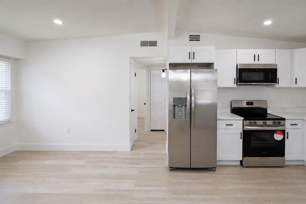 9001 82ND STREET, SEMINOLE, FL 33777 — zdjęcie 5