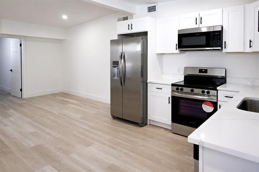 9001 82ND STREET, SEMINOLE, FL 33777 — zdjęcie 4