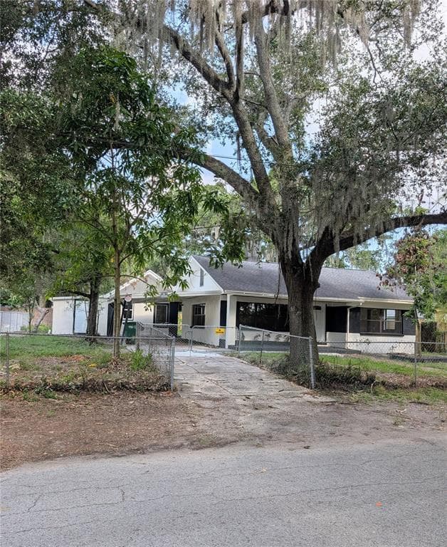 8206 N 19TH STREET, TAMPA, FL 33604
