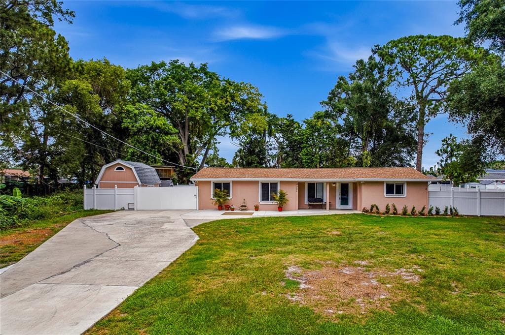 8205 WESTRIDGE DRIVE, TAMPA, FL 33615