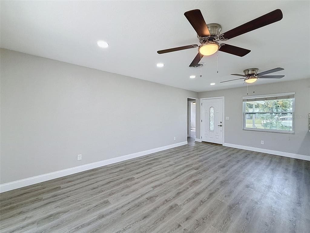307 87TH AVENUE NE, ST PETERSBURG, FL 33702 — zdjęcie 5