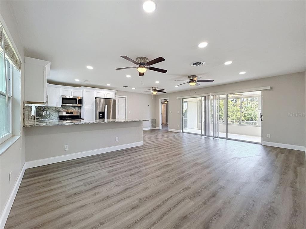 307 87TH AVENUE NE, ST PETERSBURG, FL 33702 — zdjęcie 4