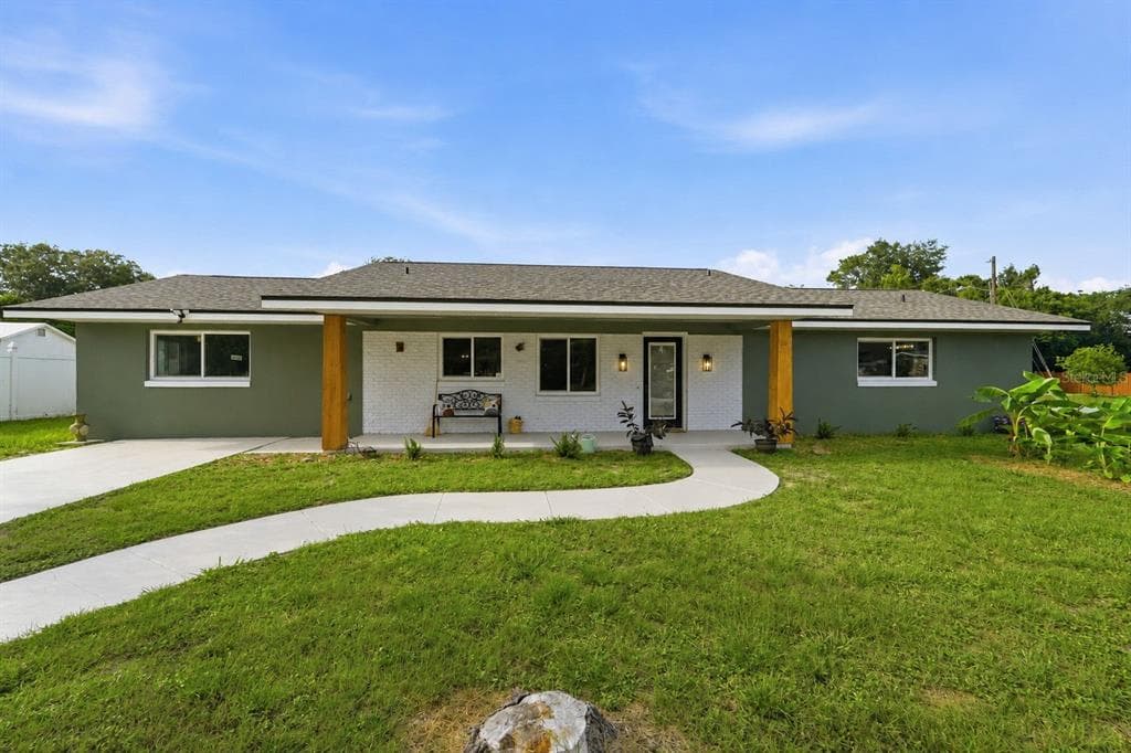 525 E ROBERTS STREET, ORANGE CITY, FL 32763