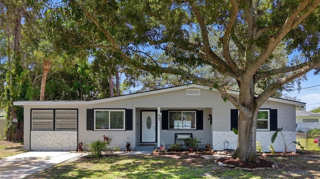 923 N PALM DRIVE SW, LARGO, FL 33770