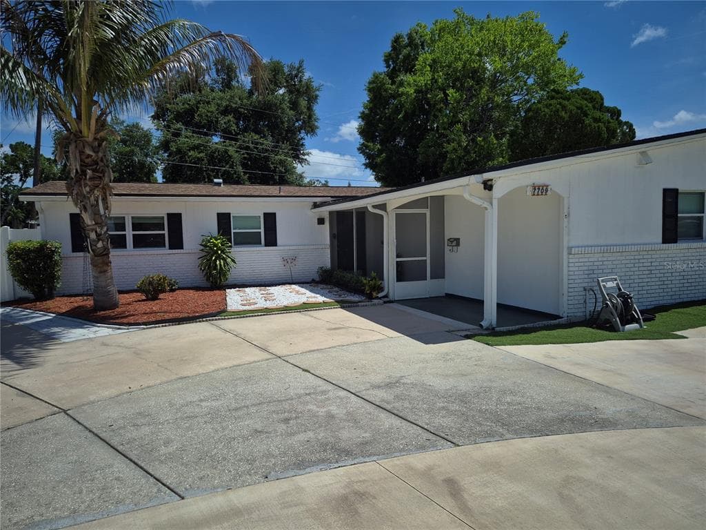 7709 W HANNA AVENUE, TAMPA, FL 33615