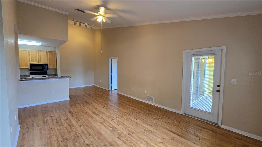 10211 COURTNEY PALMS BOULEVARD # 304, TAMPA, FL 33619 — zdjęcie 4