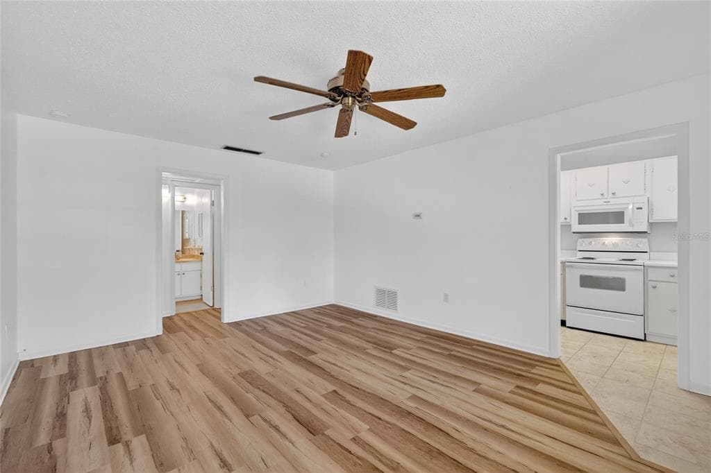 200 E 10TH AVENUE # 8, MOUNT DORA, FL 32757 — zdjęcie 5