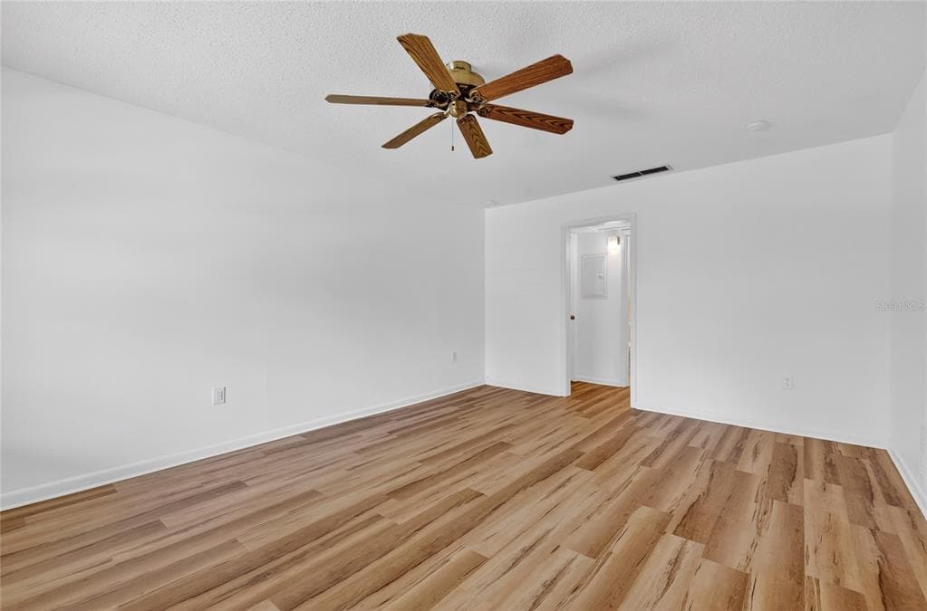 200 E 10TH AVENUE # 8, MOUNT DORA, FL 32757 — zdjęcie 4