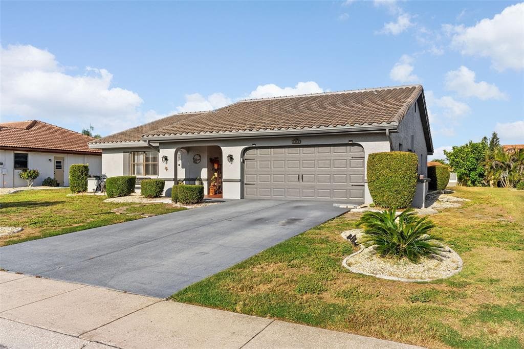 1816 GRANVILLE LANE, SUN CITY CENTER, FL 33573 — zdjęcie 2