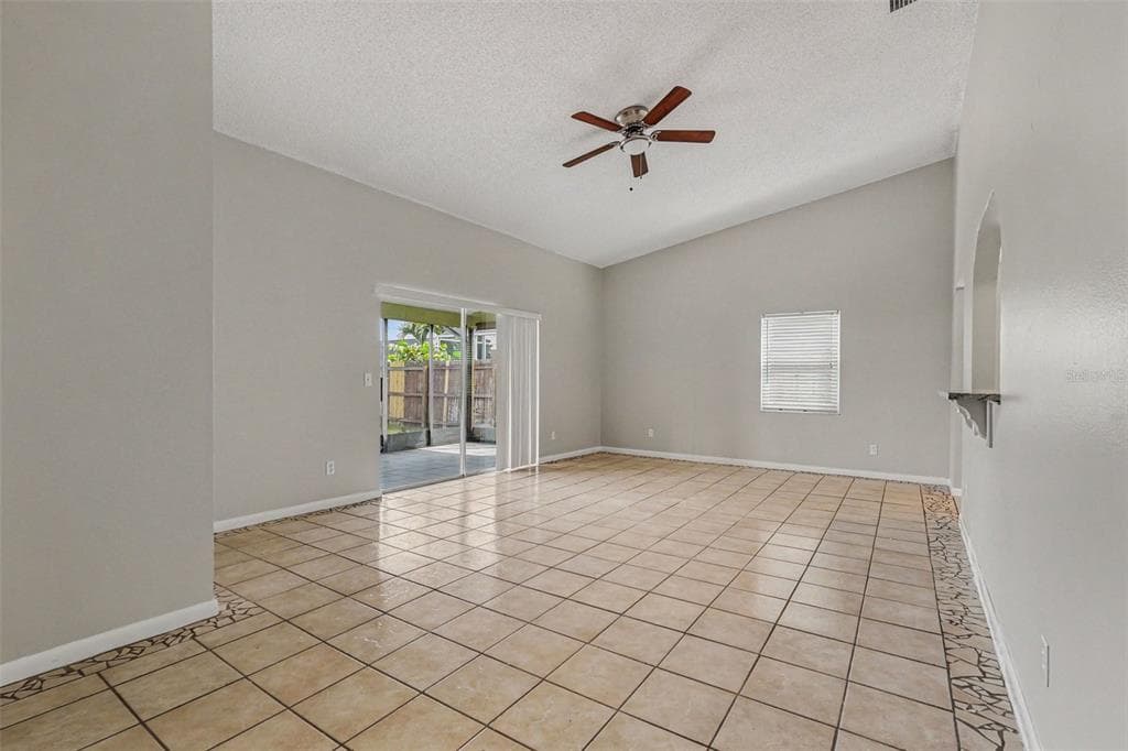 8434 SUN DRIVE, PORT RICHEY, FL 34668 — zdjęcie 4