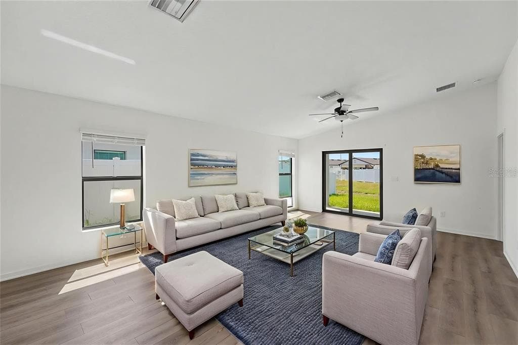 5669 FLOTILLA AVENUE, TAMPA, FL 33619 — zdjęcie 2