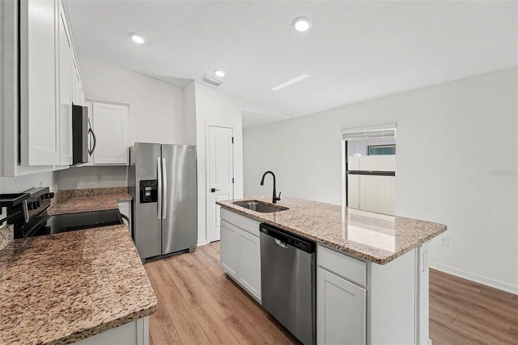 5669 FLOTILLA AVENUE, TAMPA, FL 33619 — zdjęcie 5
