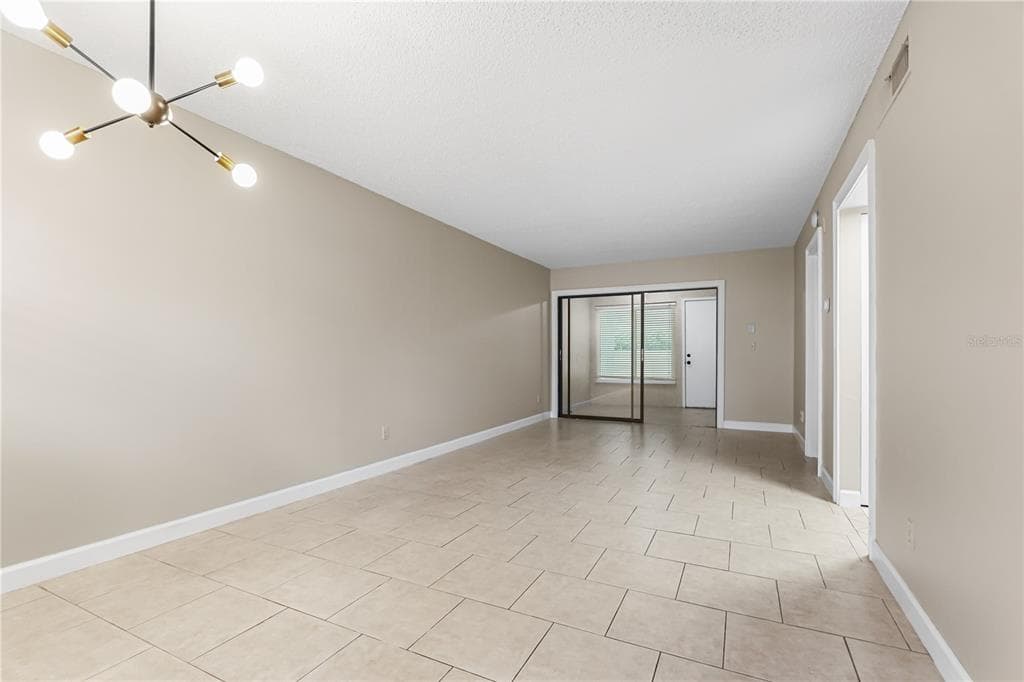 3036 EASTLAND BOULEVARD # E104, CLEARWATER, FL 33761 — zdjęcie 2