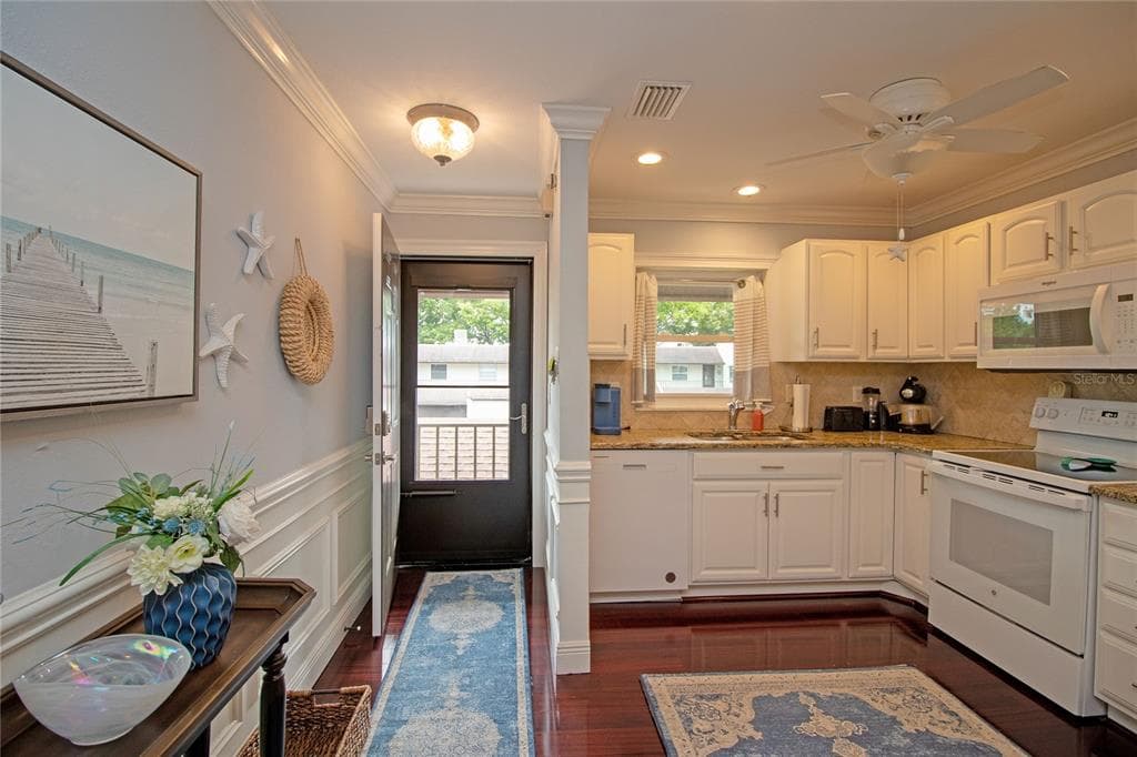 1100 E BAY DRIVE # 104, LARGO, FL 33770 — zdjęcie 2