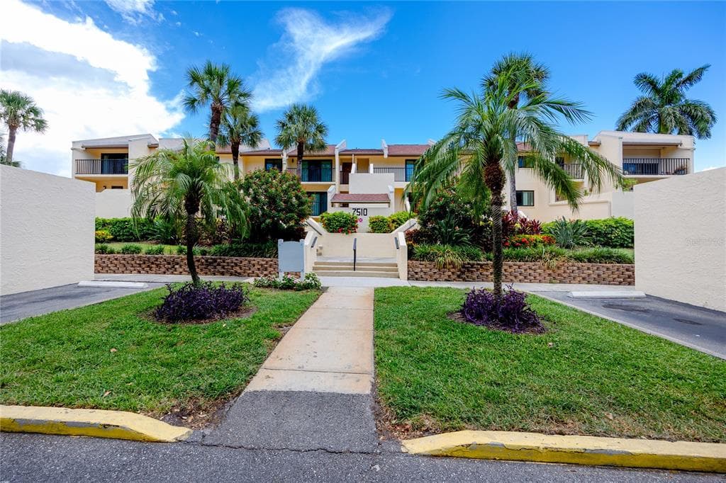 7510 SUNSHINE SKYWAY LANE S # P4, ST PETERSBURG, FL 33711