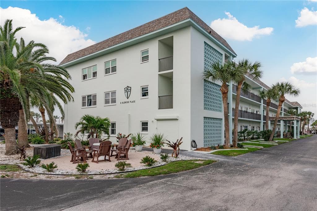 8 GLENCOE PLACE # 104, DUNEDIN, FL 34698