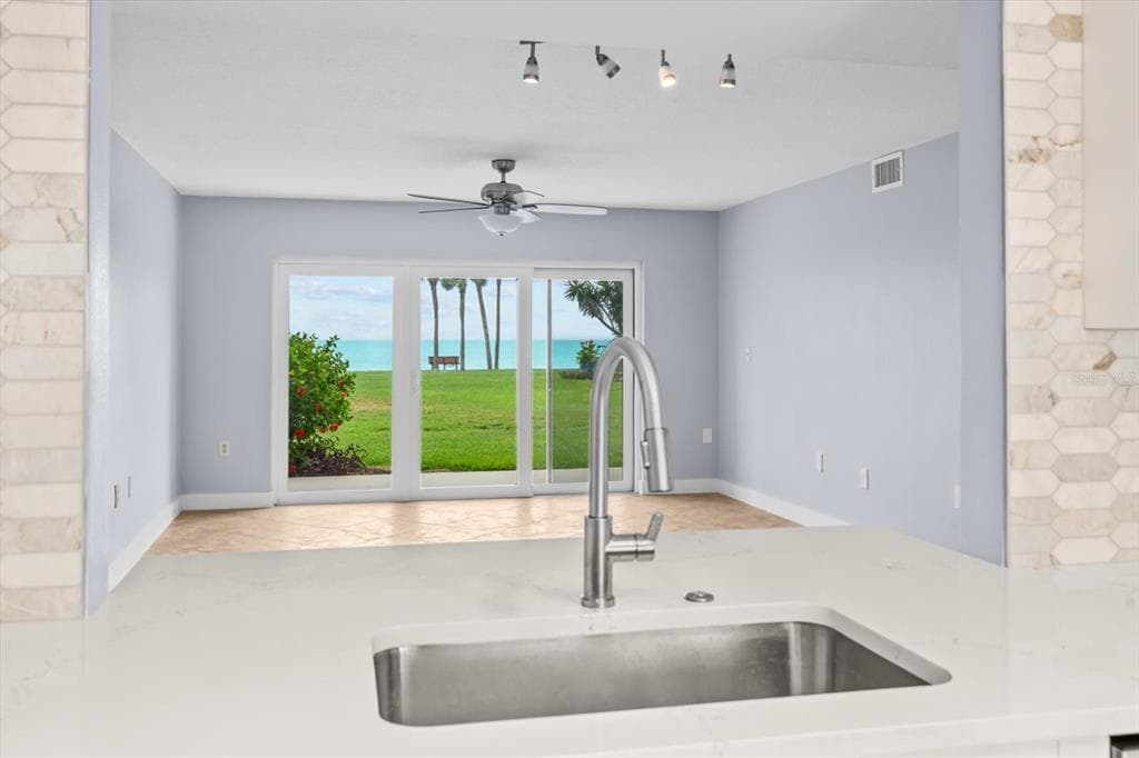 7530 SUNSHINE SKYWAY LANE S # T30, ST PETERSBURG, FL 33711 — zdjęcie 4