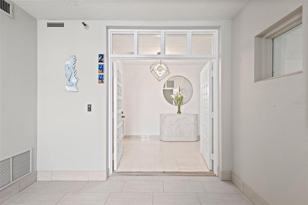 2450 HARBOURSIDE DRIVE # 244, LONGBOAT KEY, FL 34228 — zdjęcie 2