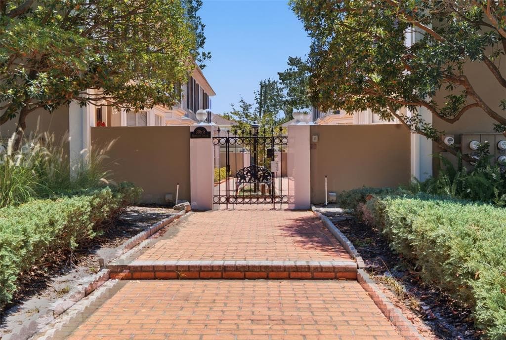 308 S BUNGALOW PARK AVENUE # D, TAMPA, FL 33609