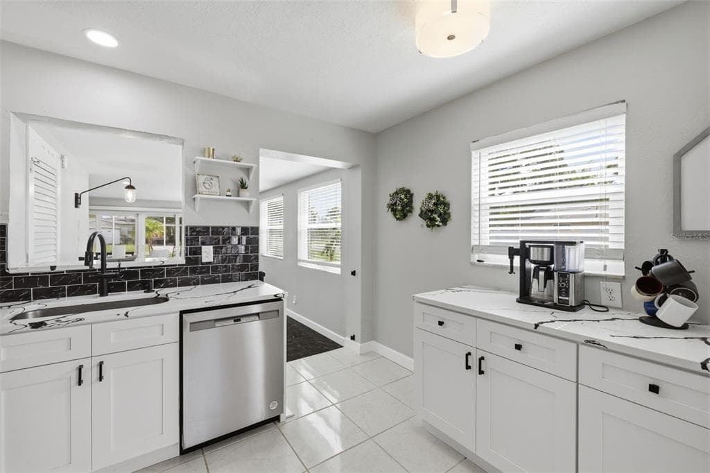 801 89TH AVENUE N, ST PETERSBURG, FL 33702 — zdjęcie 5