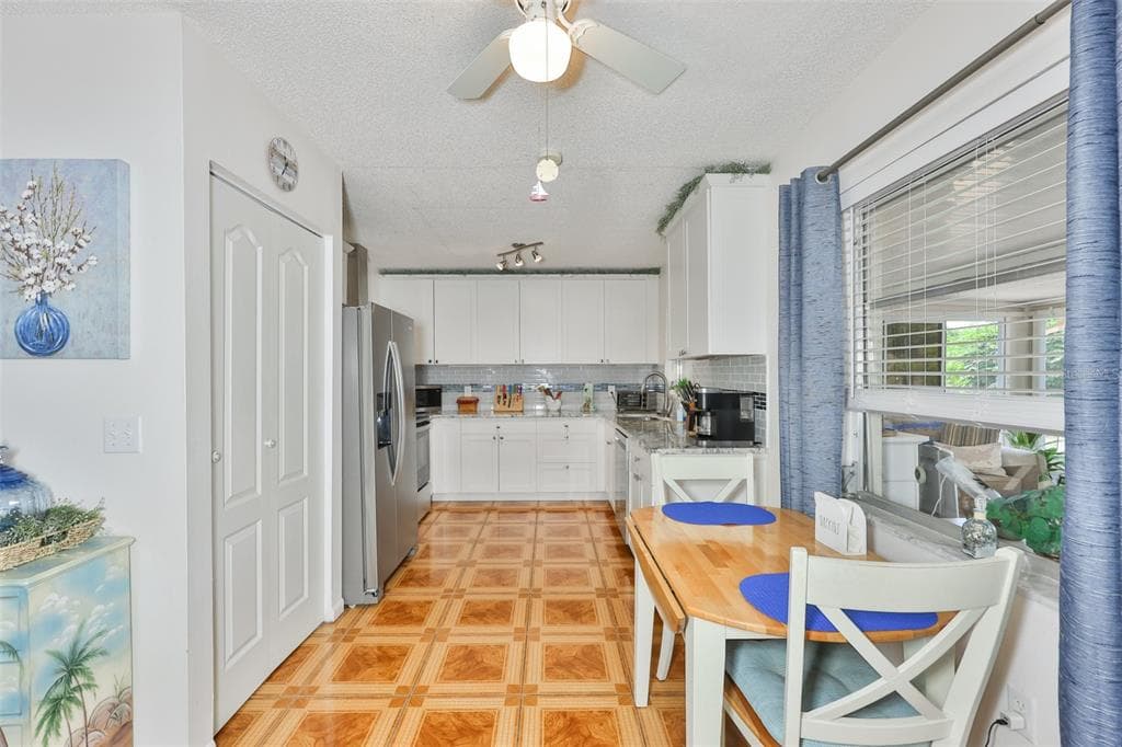 1706 FLAMINGO LANE, SUN CITY CENTER, FL 33573 — zdjęcie 2
