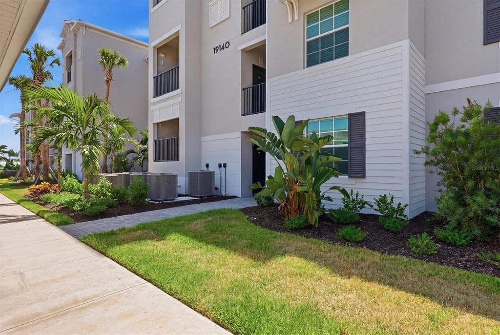 19140 SCALLOP LOOP # 108, LAKEWOOD RANCH, FL 34211