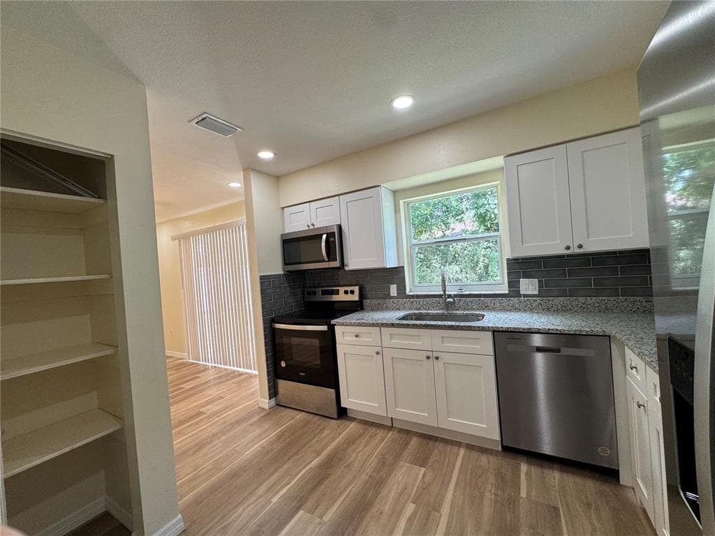665 W JUNIATA STREET, CLERMONT, FL 34711 — zdjęcie 4