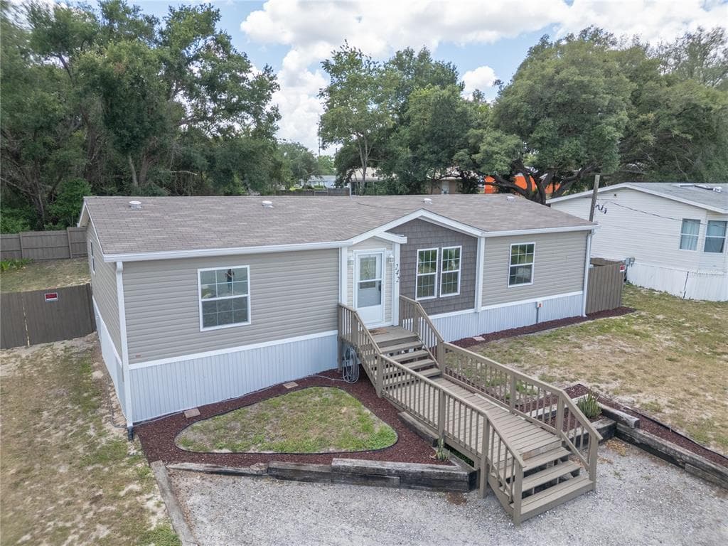 242 SKYLINE DRIVE, LADY LAKE, FL 32159