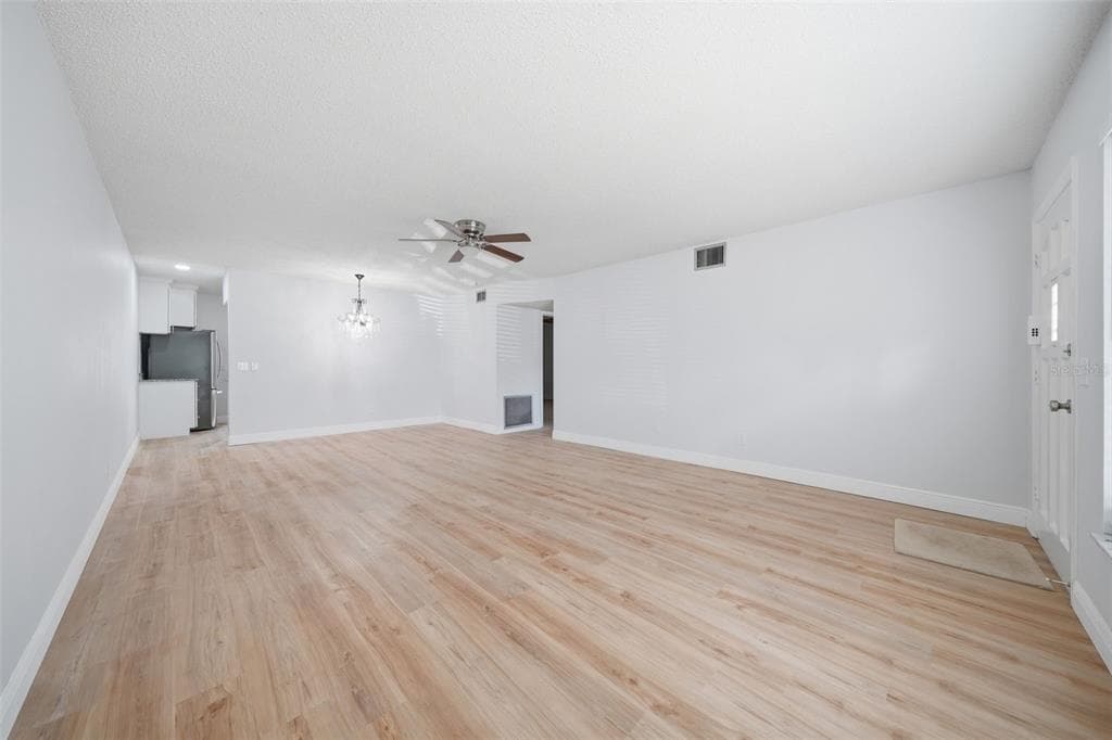 2401 ECUADORIAN WAY # 19, CLEARWATER, FL 33763 — zdjęcie 4