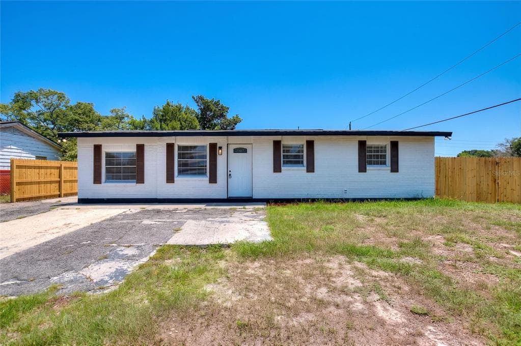 8204 ALLAMANDA AVENUE, TAMPA, FL 33619