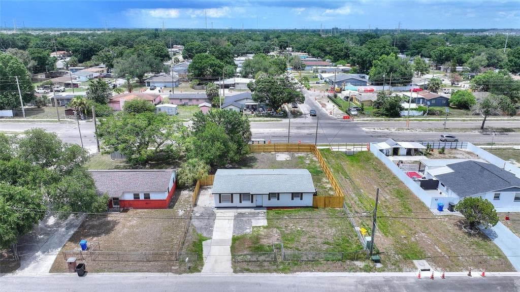 8204 ALLAMANDA AVENUE, TAMPA, FL 33619 — zdjęcie 4