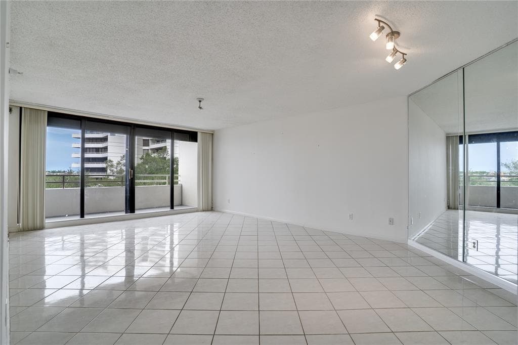 5940 PELICAN BAY PLAZA S # 504, ST PETERSBURG, FL 33707 — zdjęcie 3