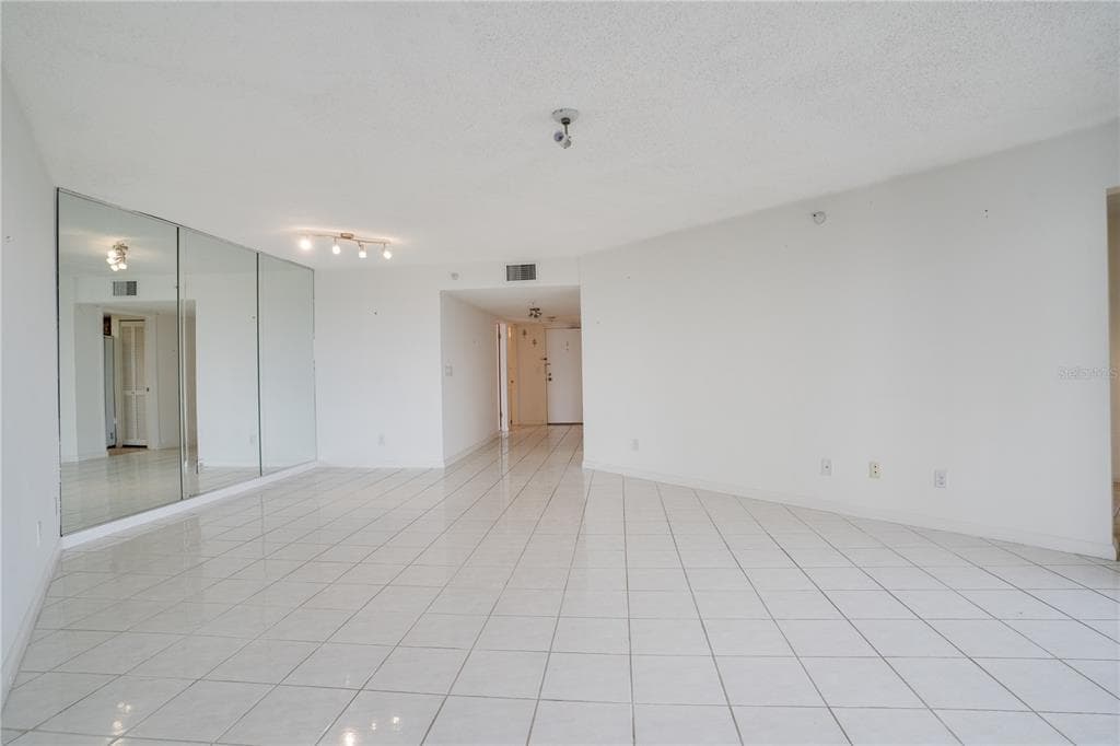 5940 PELICAN BAY PLAZA S # 504, ST PETERSBURG, FL 33707 — zdjęcie 5