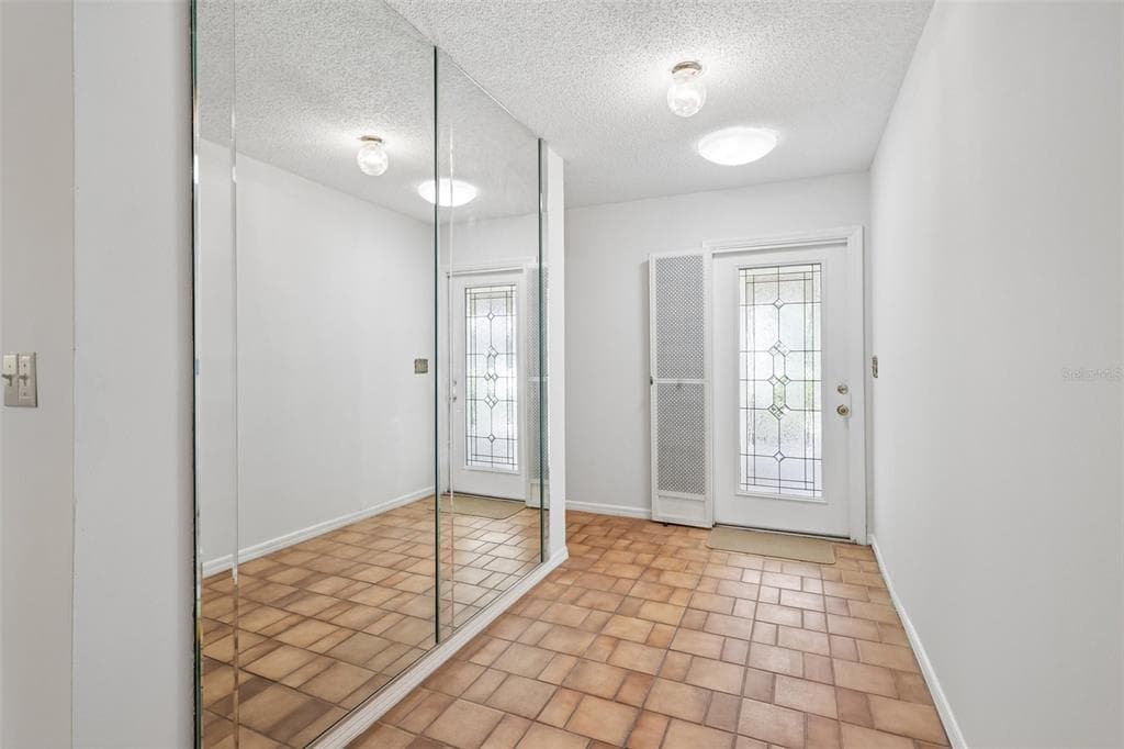 2017 HAMPSTEAD CIRCLE, SUN CITY CENTER, FL 33573 — zdjęcie 3