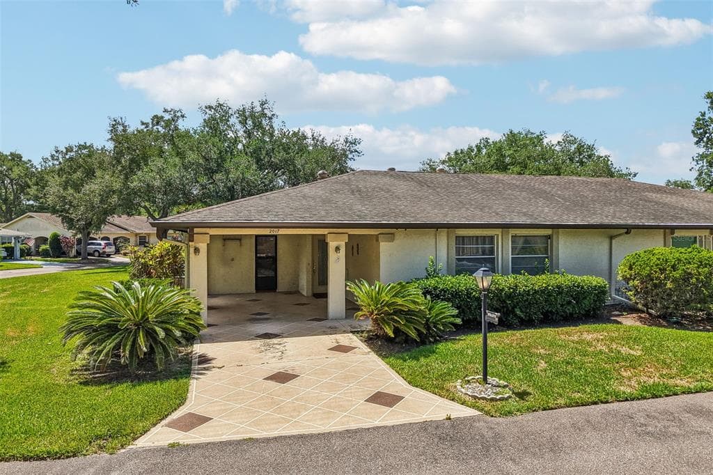 2017 HAMPSTEAD CIRCLE, SUN CITY CENTER, FL 33573