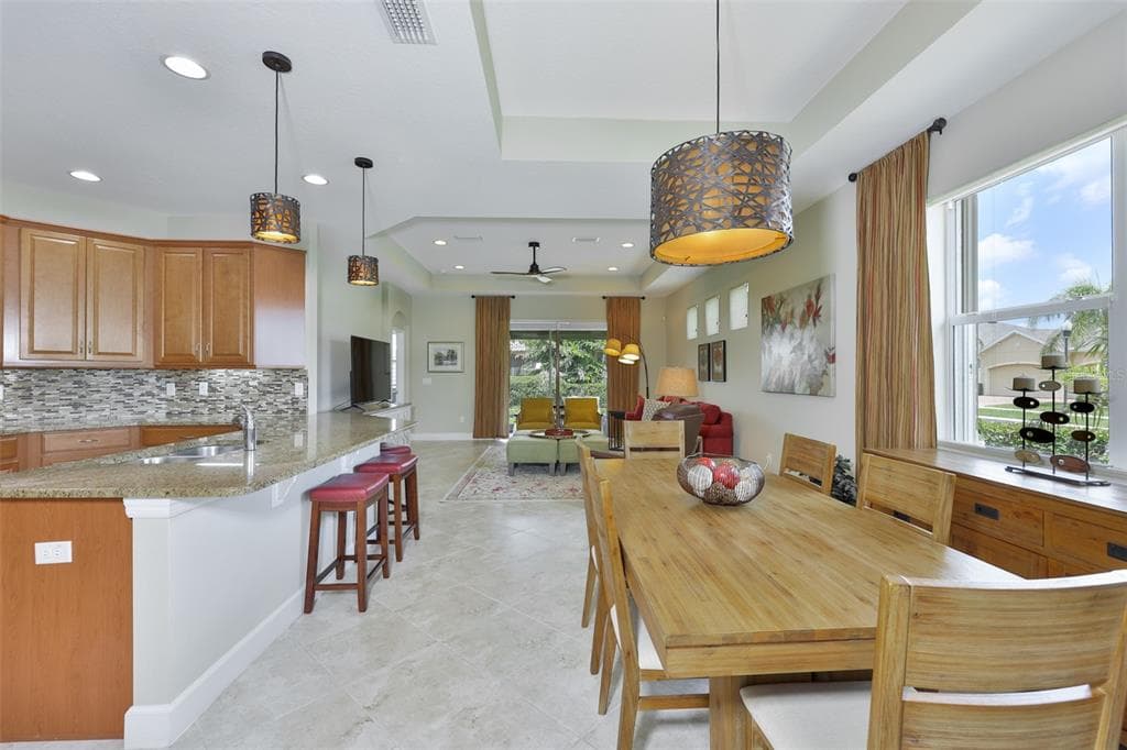 803 CHIPPER DRIVE, SUN CITY CENTER, FL 33573 — zdjęcie 4