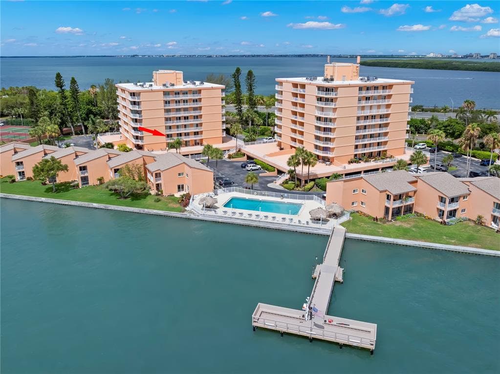 7432 SUNSHINE SKYWAY LANE S # 302, ST PETERSBURG, FL 33711