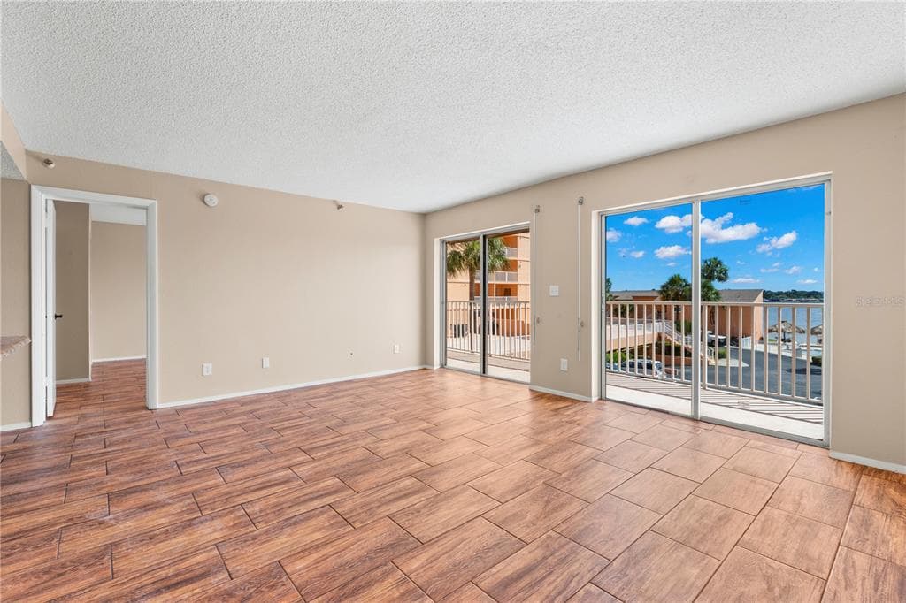 7432 SUNSHINE SKYWAY LANE S # 302, ST PETERSBURG, FL 33711 — zdjęcie 4