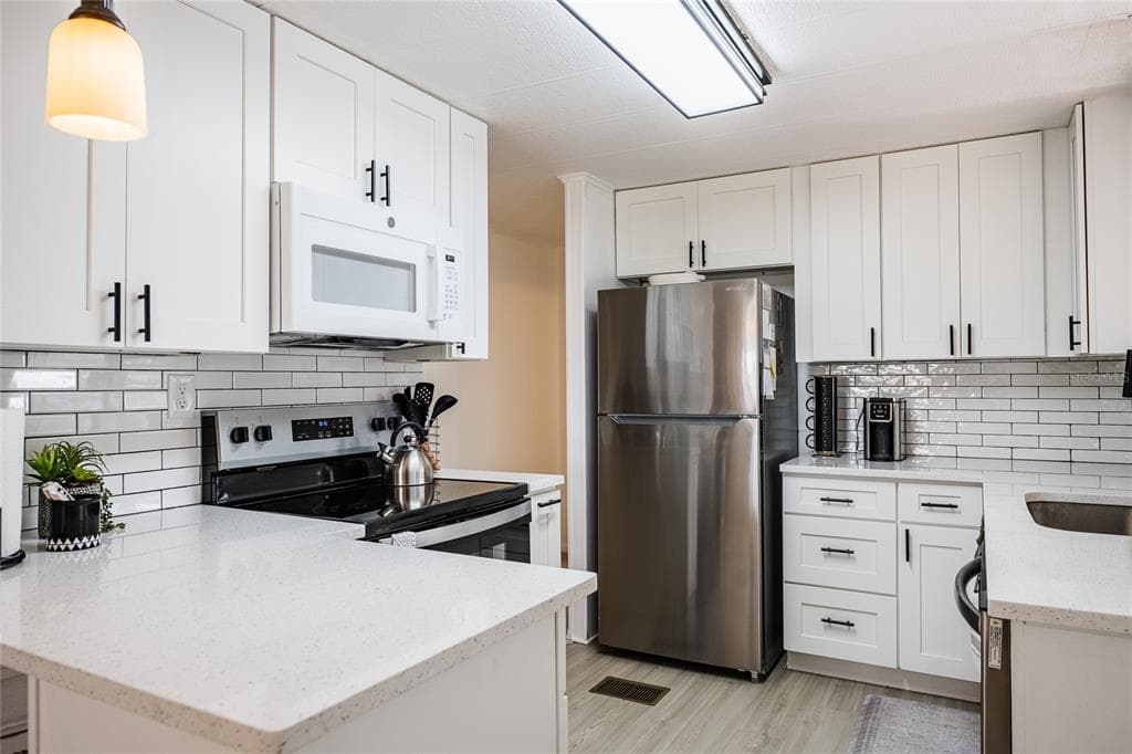 36749 JODI AVENUE, ZEPHYRHILLS, FL 33542 — zdjęcie 2