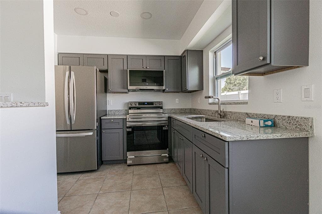 558 CLEARWATER LARGO ROAD N # 1, LARGO, FL 33770 — zdjęcie 3