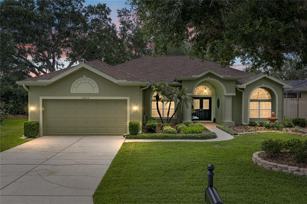 12215 WOODLANDS CIRCLE, DADE CITY, FL 33525
