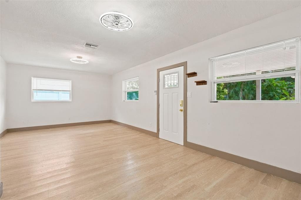 6691 56TH AVENUE N, ST PETERSBURG, FL 33709 — zdjęcie 4