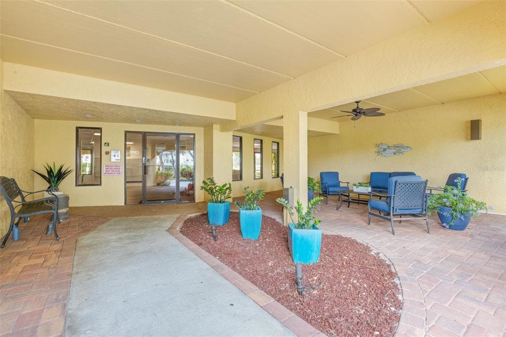 5817 PARK STREET N # 302, ST PETERSBURG, FL 33709
