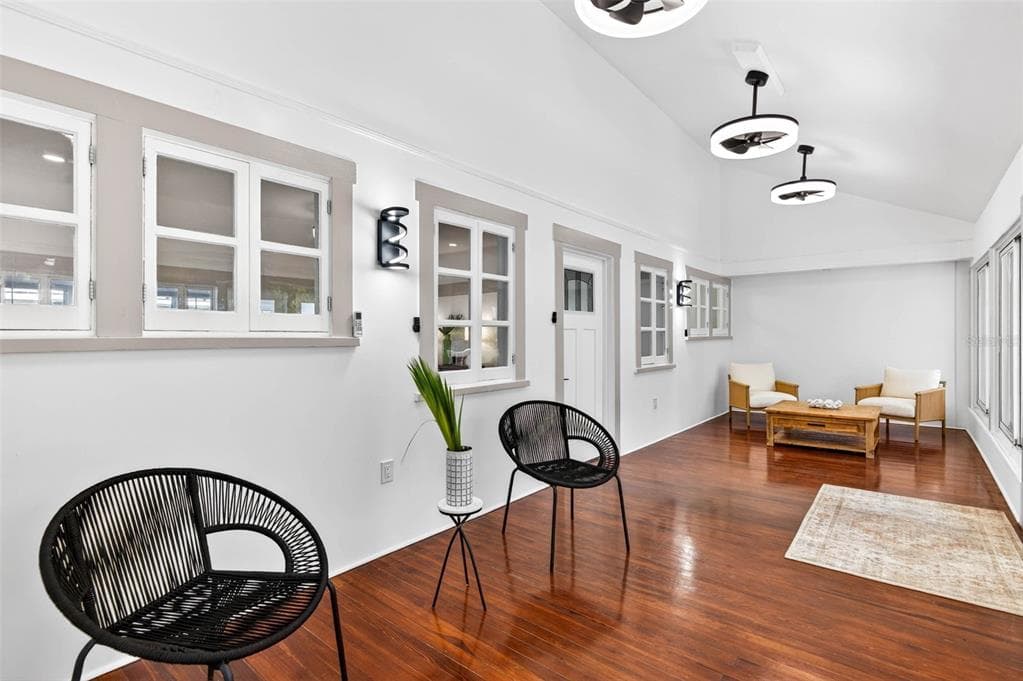 1330 CHERRY STREET NE, ST PETERSBURG, FL 33701 — zdjęcie 4