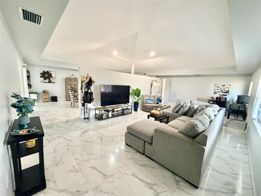6004 MEMORIAL HIGHWAY, TAMPA, FL 33615 — zdjęcie 2