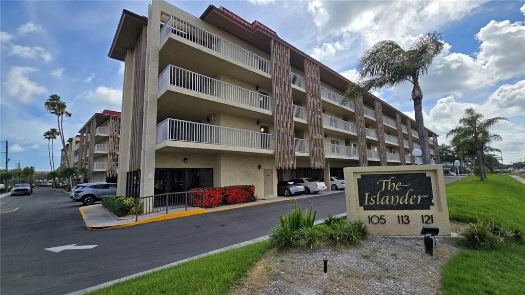105 ISLAND WAY # 112, CLEARWATER BEACH, FL 33767