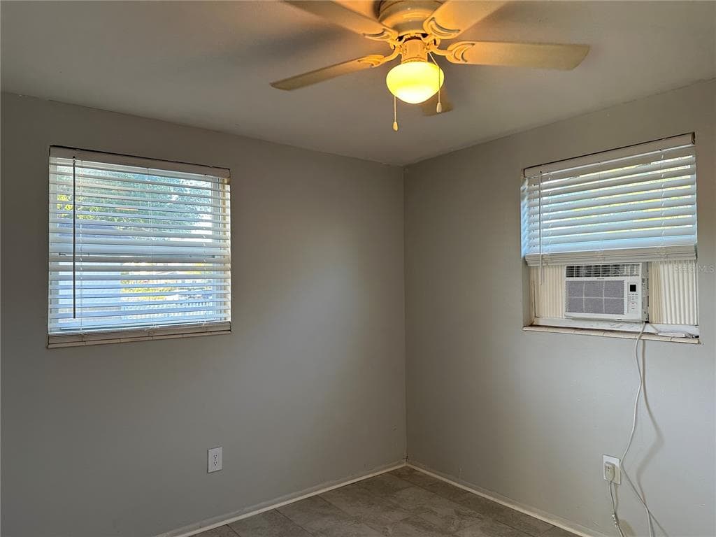 351 50TH AVENUE N, ST PETERSBURG, FL 33703 — zdjęcie 3