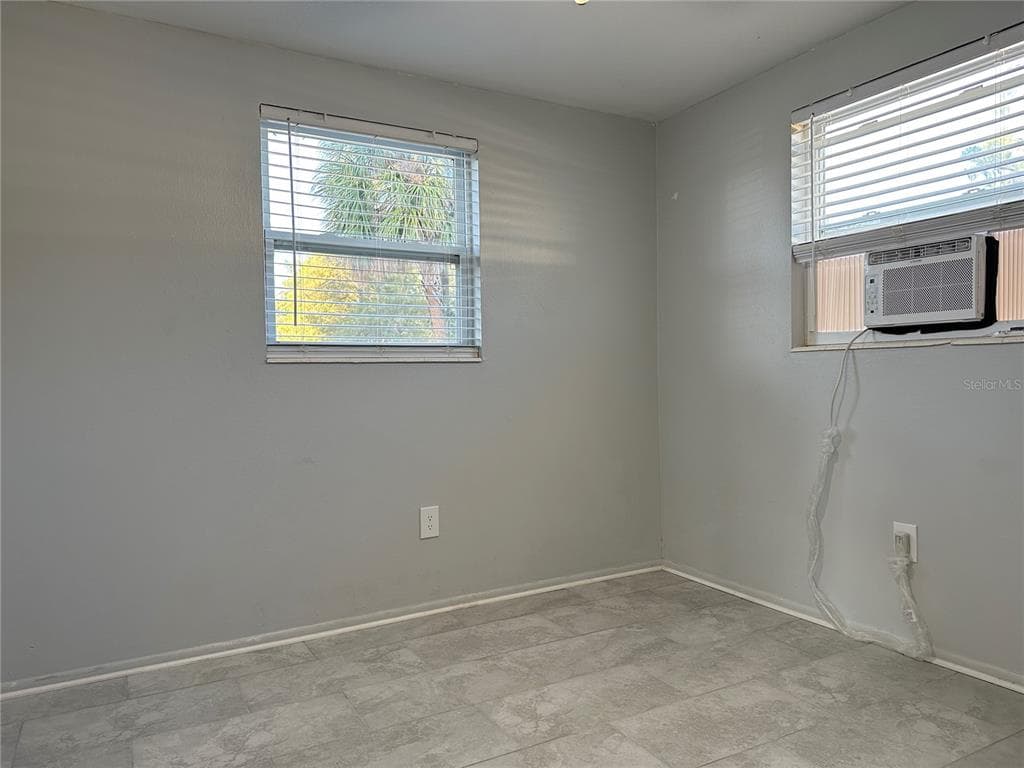 351 50TH AVENUE N, ST PETERSBURG, FL 33703 — zdjęcie 4